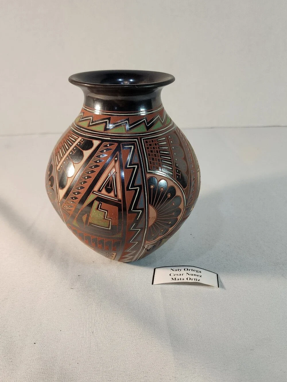 Handcrafted Olla, Mata Ortiz Pottery by Naty Ortega and Cesar Nunez